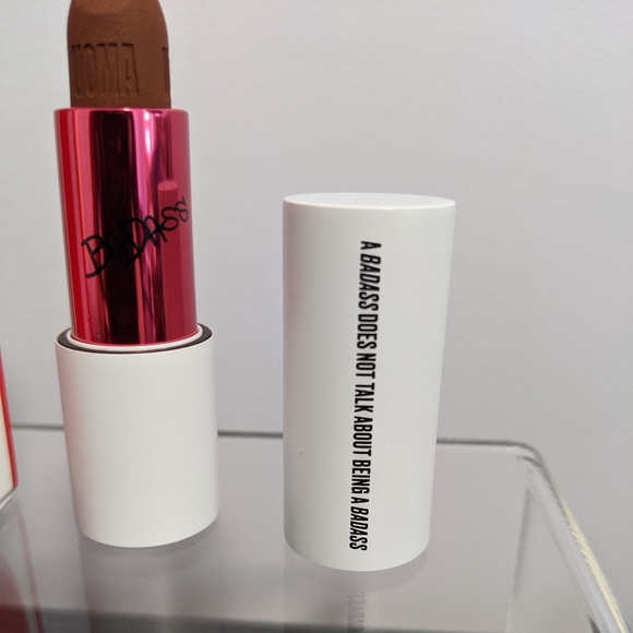 UOMA Badass Icon Matte Lipstick Tracy - Picture 7 of 9